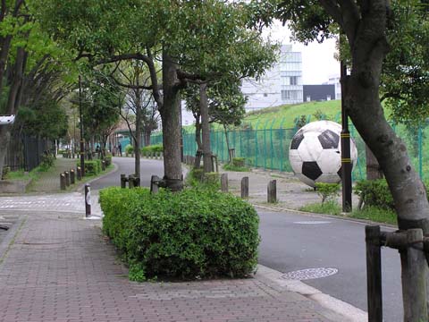 巨大なサッカーボール