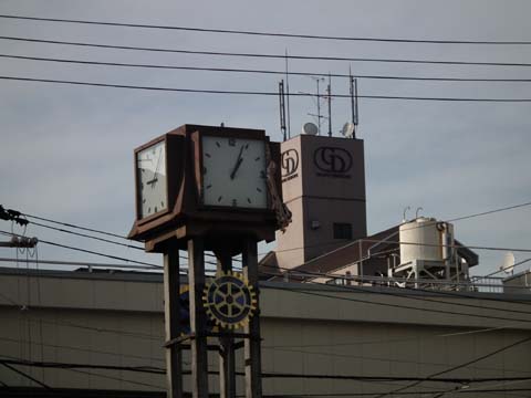 JR本塩釜駅前・時計が止まってる