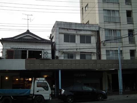 JR本塩釜駅周辺・傾いた建物